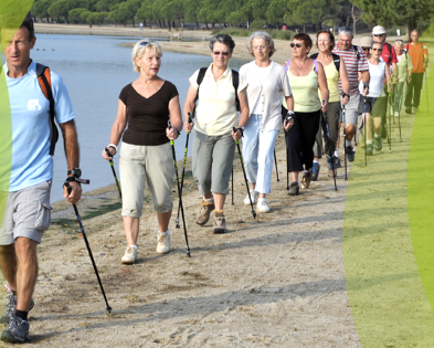 groupe de seniors en randonnees